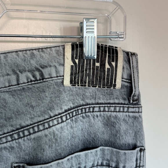 MOTHER Denim Snacks! The Side Dish Cargo Skimp Jeans in Salt & Pepper - Picture 9 of 10